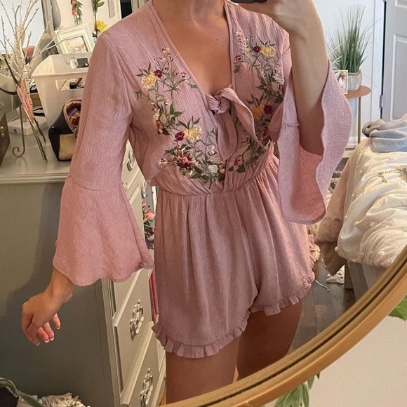 Altard State Pink Romper! Flowers embroidered! Size small! - Picture 3 of 3